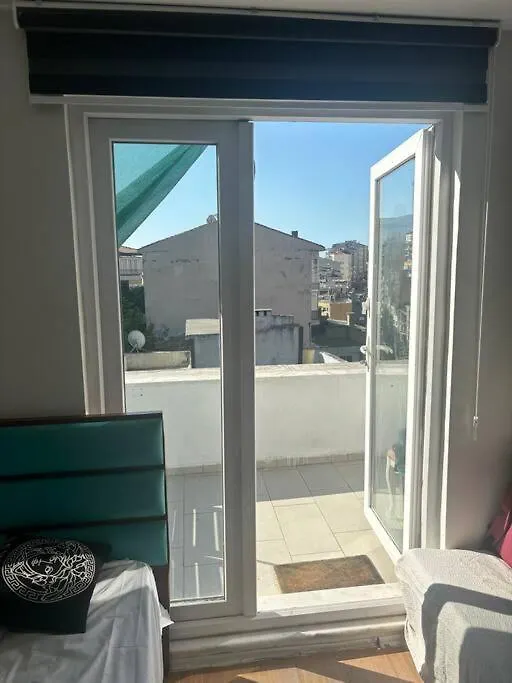 Sunny Terrace Retreat Near Taksim Square Apartment Istanbul Turcia